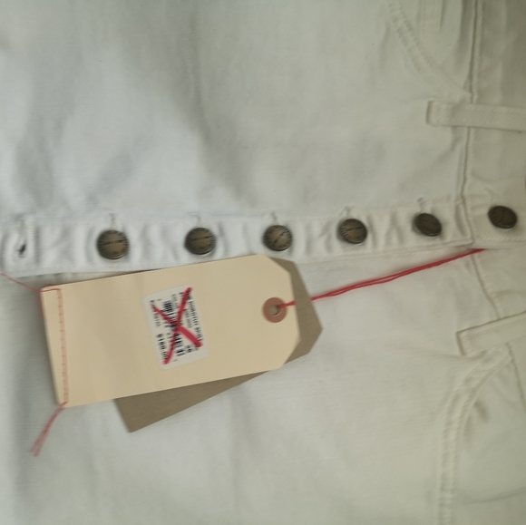 White denim skirt. - Picture 7 of 13